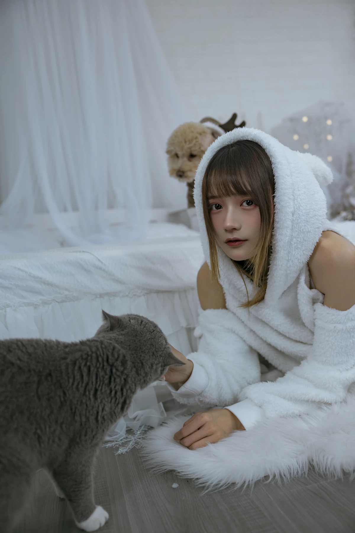 [YITUYU] 2022.12.17 Vol.2702 – Warm Girls and Pets Rabbit Zzz won't eat carrots#[24P]-16